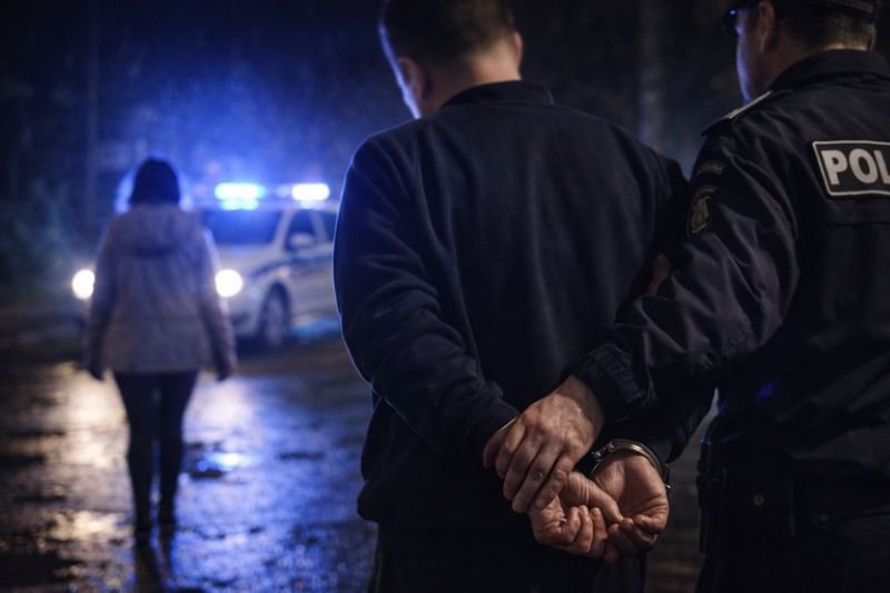 Bărbat depistat în timp ce se plimba cu partenera sa, față de care avea ordin de protecție. Acesta a fost reținut