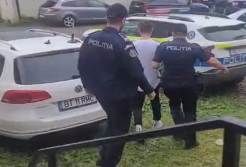 Tânăr din Dorohoi reținut după ce s-a bătut în fața unui bar