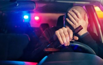 Tineri reținuți pentru conducere sub …