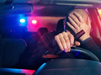 Tineri reținuți pentru conducere sub …