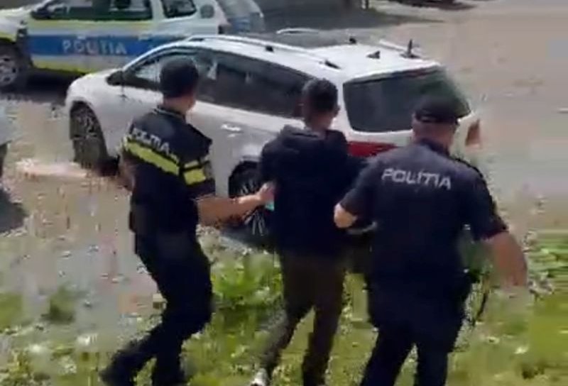 Tineri reținuți pentru că au sustras un autoturism despre care credeau că este abandonat