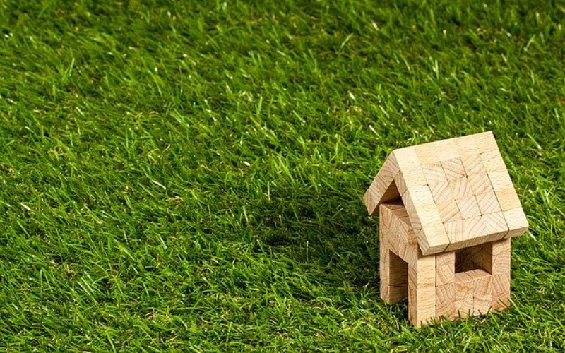 Dobândirea dreptului de proprietate asupra terenurilor! Terenurile și casele fără acte pot deveni proprietăți legale prin uzucapiune