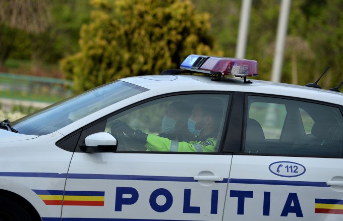 Depistat la volan pe o stradă din Dorohoi deși nu avea acest drept