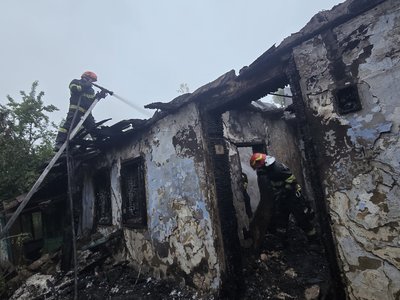 Casă distrusă de un incendiu …
