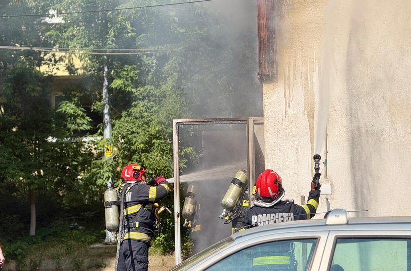 Incendiu izbucnit într-un garaj situat pe o stradă din Botoșani