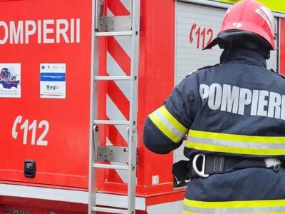 Acoperiș aprins de la un …