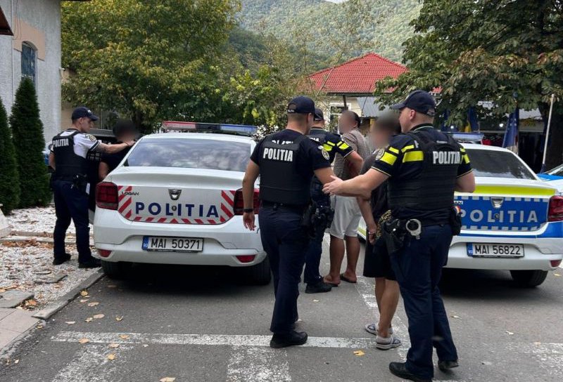 Tineri sancționați pentru tulburarea ordinii și liniștii publice. Peste 50 de intervenții ale polițiștilor în ultimele 24 de ore