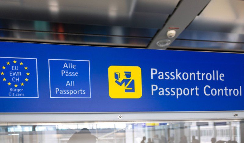 Cozi, întârzieri și reguli care afectează turiștii: ce nu funcționează în noul mecanism de intrare/ieșire din Europa