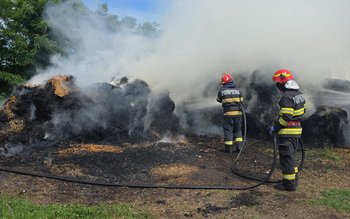 Incendiu la Vorniceni: 16 tone …