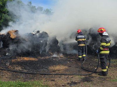 Incendiu la Vorniceni: 16 tone …