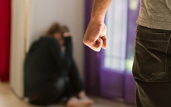 Evacuat din locuință pentru violență …