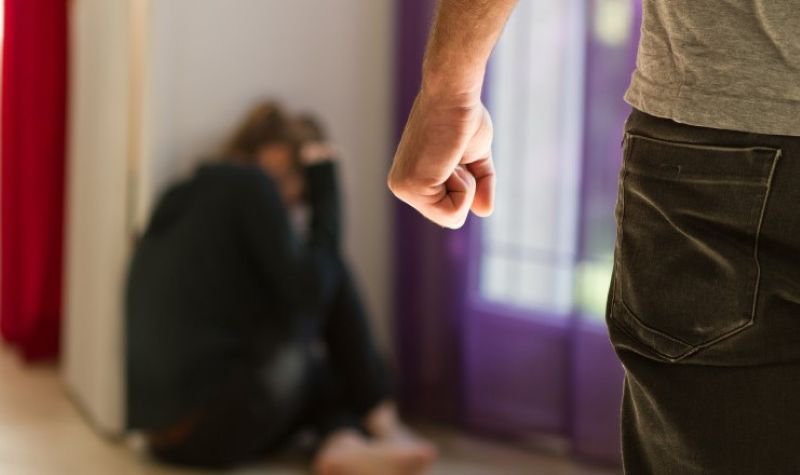 Evacuat din locuință pentru violență în familie