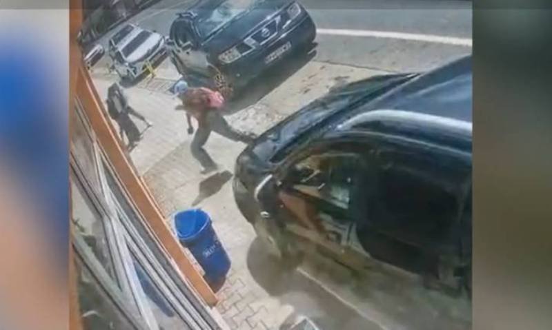 Accident cumplit în Bistriţa! Două eleve spulberate de pe trotuar de o maşină condusă de un botoșănean