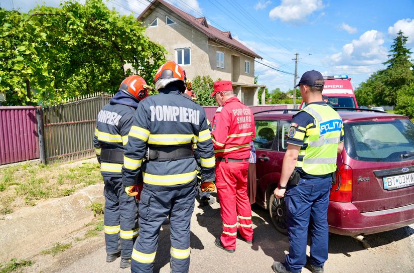 Accident între un autoturism și o motocicletă la Corni: două persoane au ajuns la spital