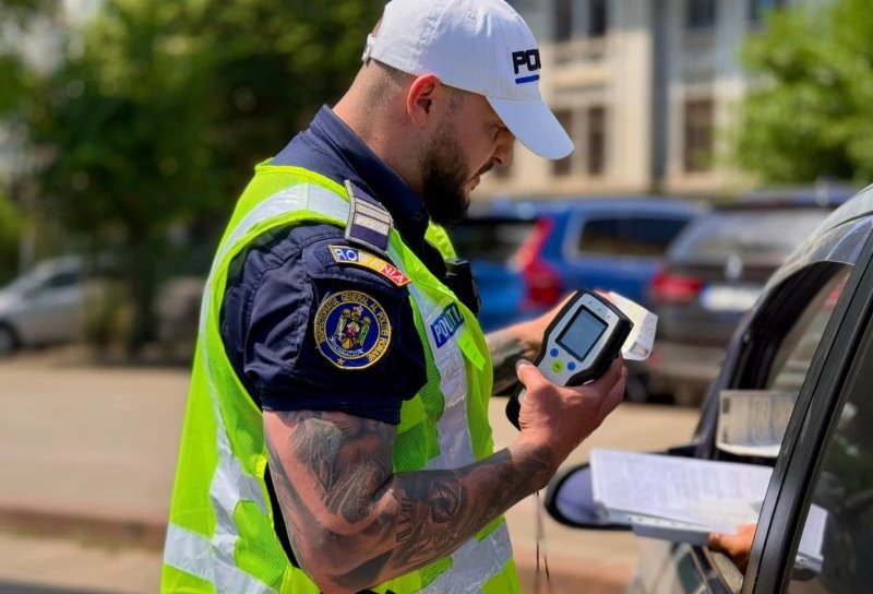 Intervenții ale polițiștilor în weekendul care a trecut. Peste 50 de permise reținute de polițiști