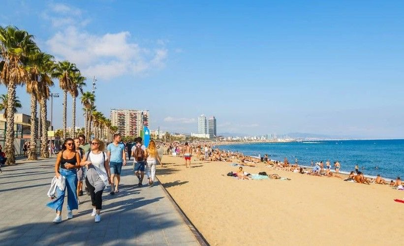 Alertă în Marea Mediterană din cauza unei bacterii. Mai multe plaje din Spania au fost deja închise