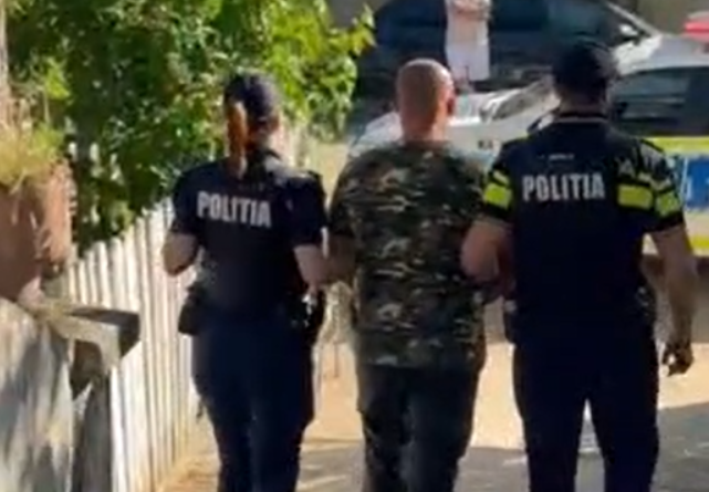 Bărbați reținuți pentru tulburarea ordinii și liniștii publice, agresiune asupra unor minori și lovire