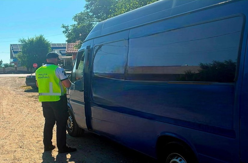 Depistat de poliţiştii Sectorului Poliţiei de Frontieră Stânca, la volanul unui autovehicul radiat din circulație