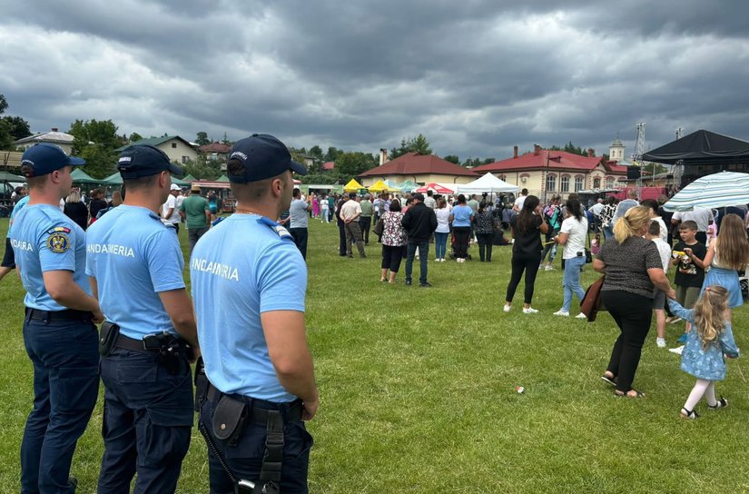 Jandarmii vor asigura ordinea și siguranța publică la manifestările cultural-artistice la Suharău, Tudora și Pomârla