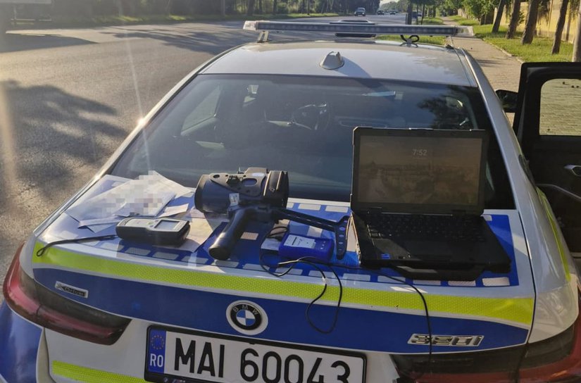 Acțiune a polițiștilor rutieri pentru verificarea legalității transporturilor rutiere