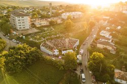 Delia, Eduard Novak și Towns …