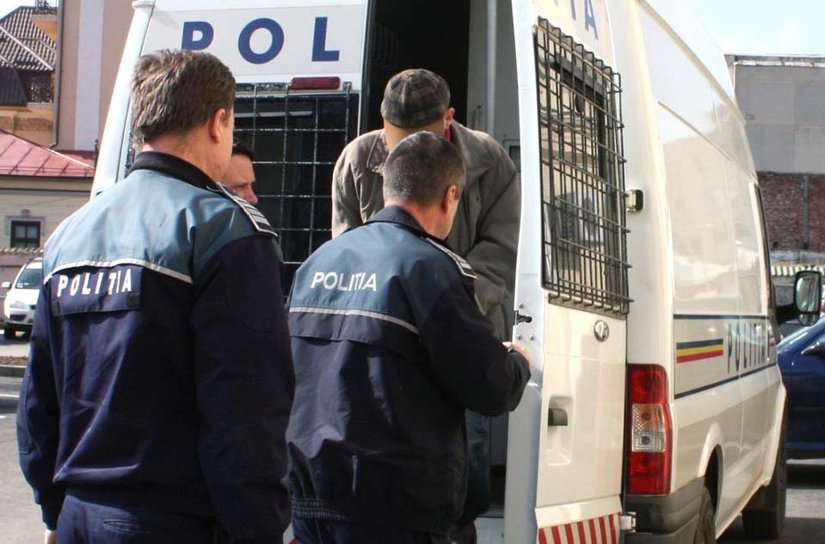 Bărbat reținut după ce și-a amenințat mama și a încălcat ordinul de protecție