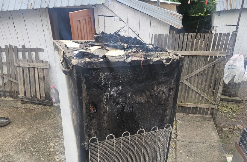 Incendiu la Dorohoi! Pompierii solicitați să intervină după ce un frigider a luat foc