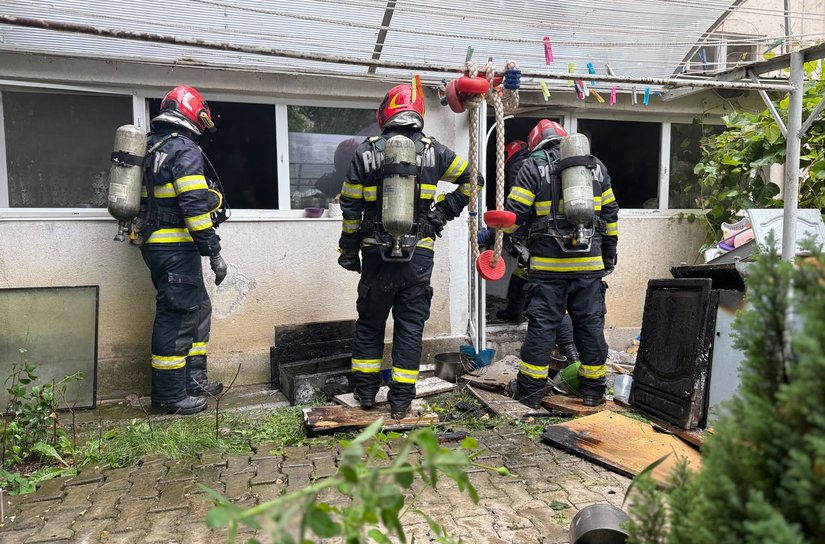 O oală cu mâncare uitată pe aragazul în funcțiune a pus în alertă autoritățile