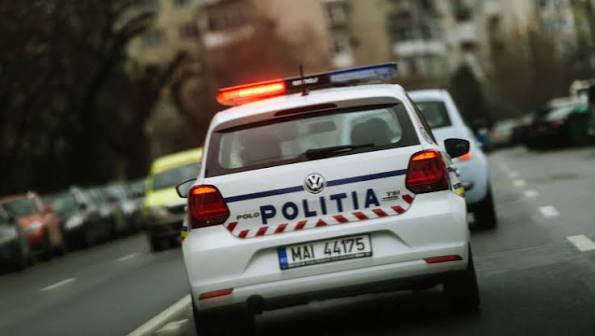 Și-a montat numere de înmatriculare false, după ce polițiștii i-au reținut plăcuțele de înmatriculare ale autoturismului