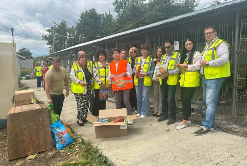 Inspectorii de muncă din cadrul ITM Botoșani marchează Ziua Inspecției Muncii printr-un gest de solidaritate față de animale