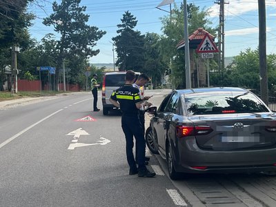 A ieșit cu mașina la …