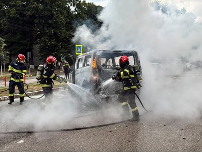 Incendiu la o autoutilitară aflată …