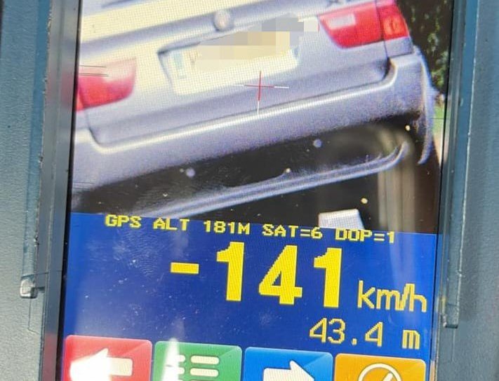 Polițiștii au reținut 19 permise de conducere pentru depășirea vitezei. Un grăbit avea 141 de km/h, în localitate