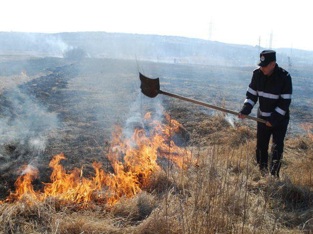Cinci incendii de vegetație uscată, în ultimele ore