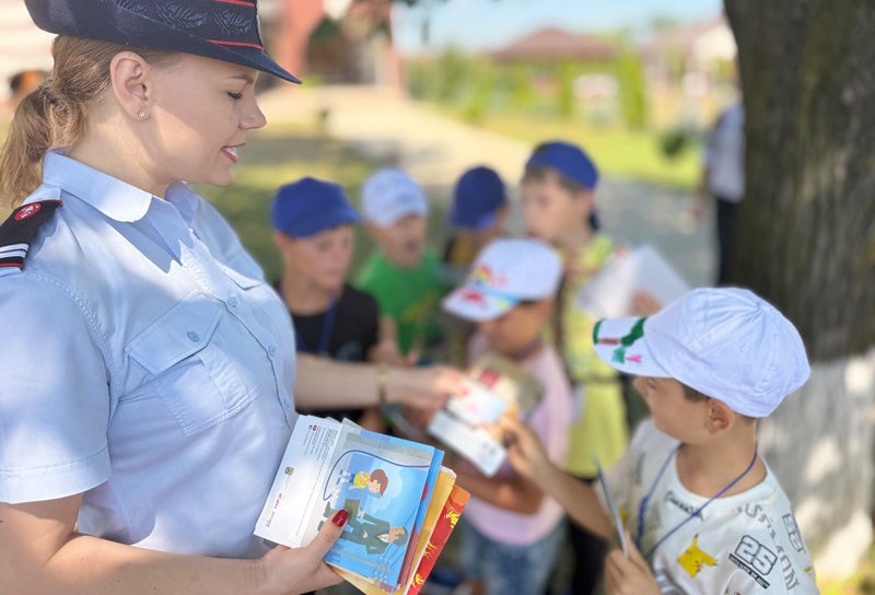 Copiii din Tabăra „Vara pe uliță” în vizită la pompierii botoșăneni - FOTO