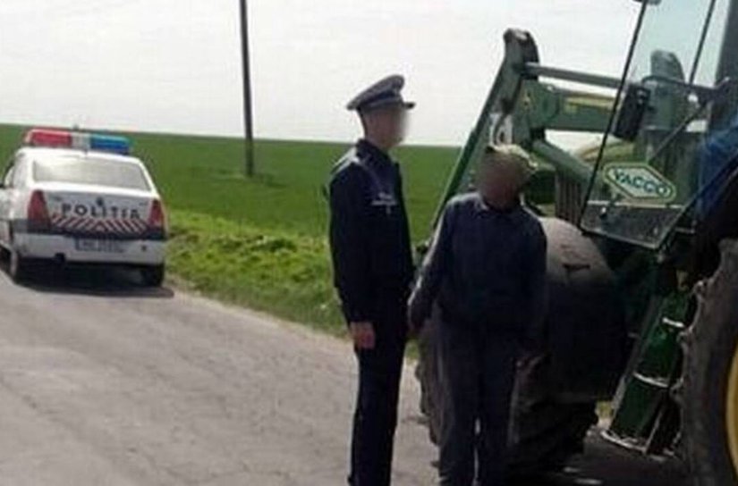 Bărbat de 83 de ani depistat la volanul unui tractor fără a deține permis de conducere