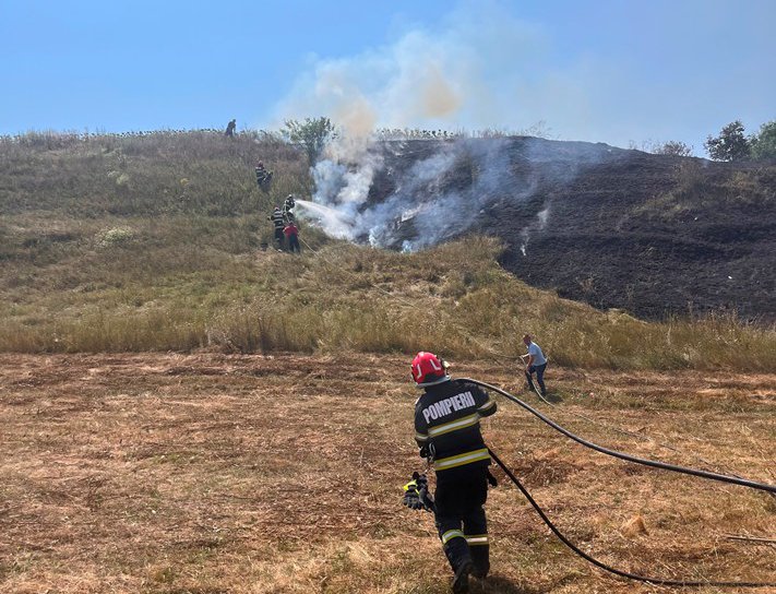 Patru incendii de vegetație uscată în doar câteva ore în județul Botoșani