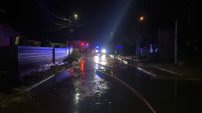 Opt gospodării din Botoșani inundate în urma precipitațiilor abundente din ultimele ore