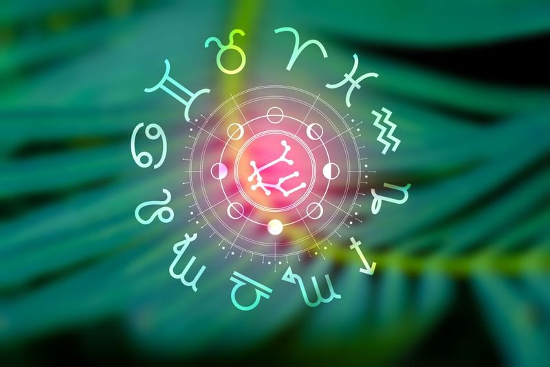 Horoscopul săptămânii 17-23 august: Zodiile care au parte de bani, iubire și decizii importante