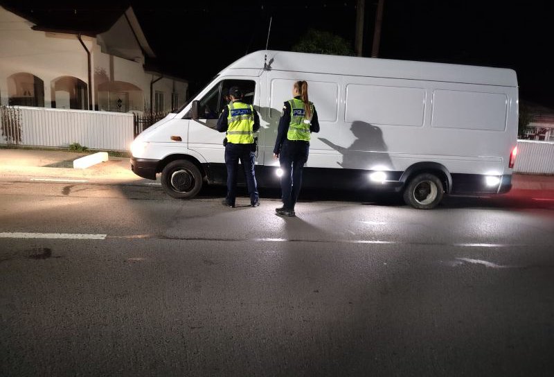Acțiune a polițiștilor din Bucecea, pentru combaterea faptelor ilegale la regimul silvic
