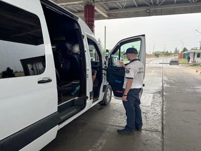 Cetățean moldovean căutat prin Interpol, …