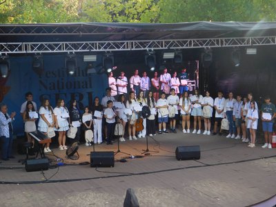 Festivalul-concurs „Seri Eminesciene”: O tânără …