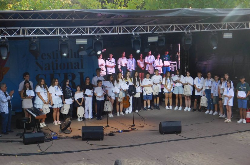 Festivalul-concurs „Seri Eminesciene”: O tânără din Dorohoi a câștigat Trofeul „Mihai Eminescu”