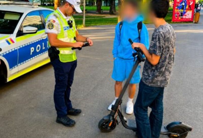 Săptămâna trecută polițiștii au dat peste 270 de amenzi pentru pietoni, conducătorii de trotinete și biciclete