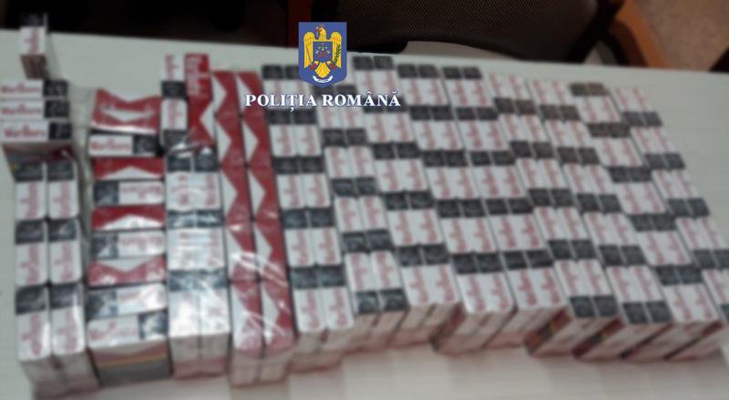 Motociclu burdușit cu țigări de contrabandă. Conducătorul auto a fost amendat cu 20.000 de lei