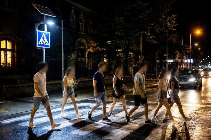 Schimbare pe drumurile naționale din România. Noi sisteme instalate la trecerile de pietoni. Investiție de aproape 100 de milioane de lei