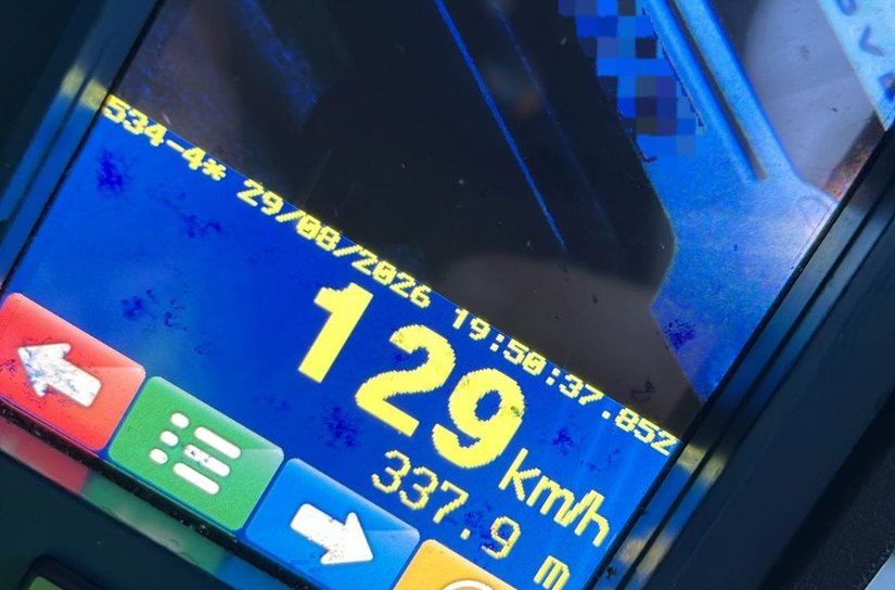 Tânăr botoșănean depistat în timp ce se deplasa cu 129 km/h