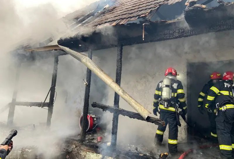 Incendiu izbucnit de la un scurtcircuit la o locuință din Hlipiceni