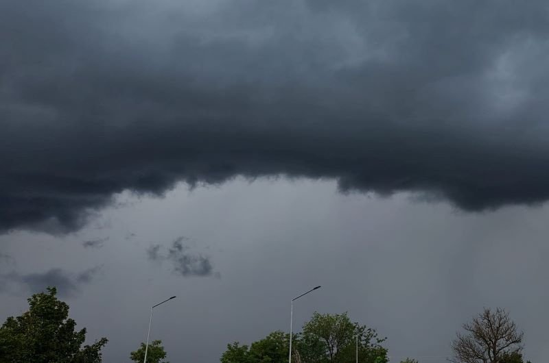 Astăzi și mâine: COD GALBEN de vânt și vijelii!