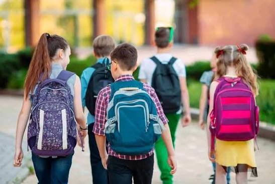 Elevii și profesorii au parte de un weekend prelungit în luna octombrie! Când începe prima vacanță din acest an școlar